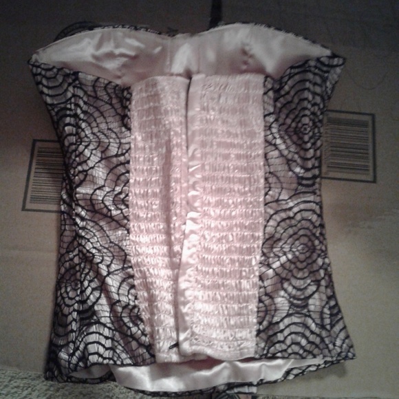 Bustier - Picture 2 of 3